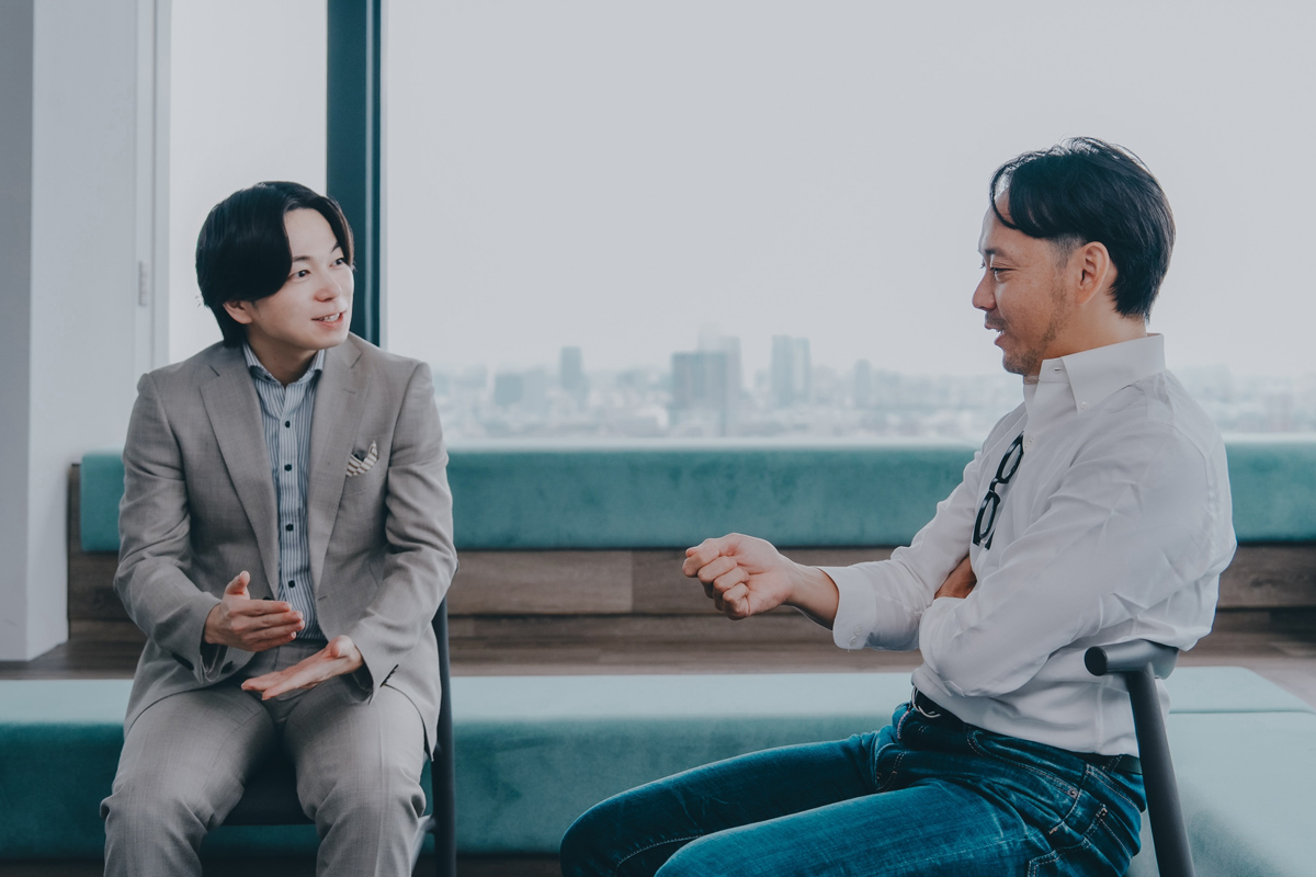 オーナー様と池邉が対談するインタビューカット